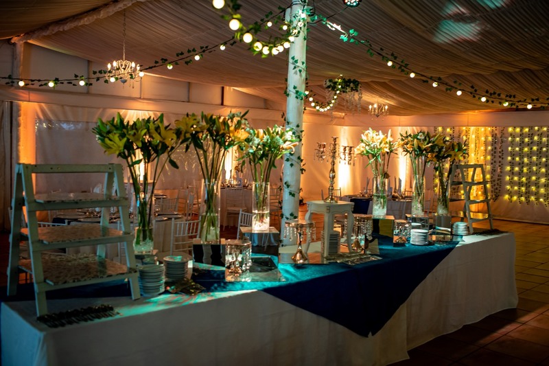 "centro de eventos para matrimonios, graduaciones, empresas y seminarios"