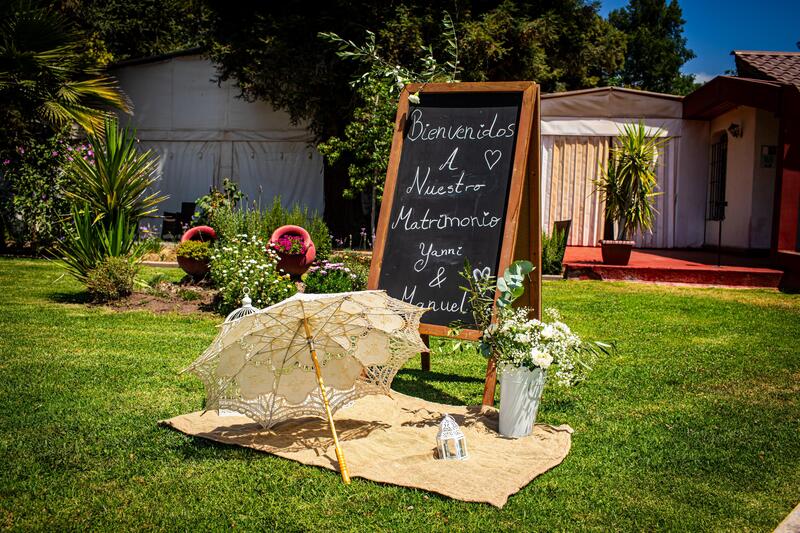 "centro de eventos para matrimonios, graduaciones, empresas y seminarios"