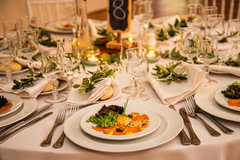 "centro de eventos para matrimonios, graduaciones, empresas y seminarios"